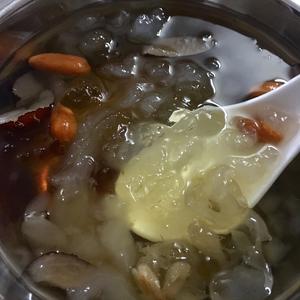 冰糖炖桃胶雪蛤的做法 步骤3