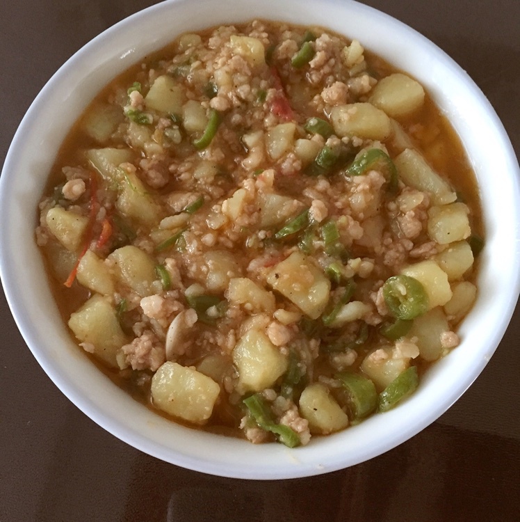 朶ル℡做的肉末烩土豆