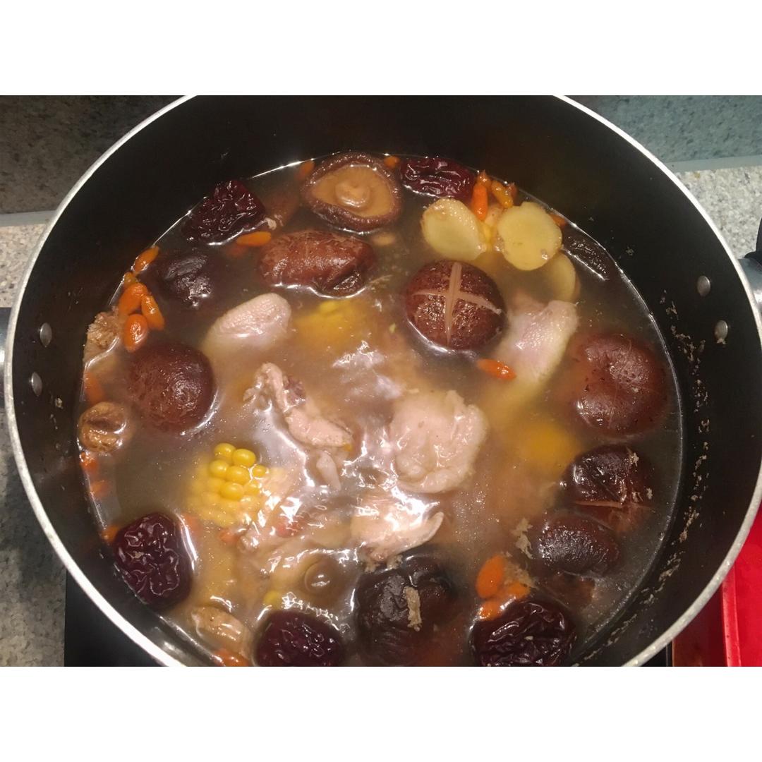 香菇炖鸡汤