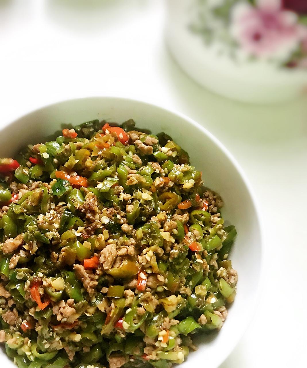 闲看花开,静待花落做的青椒肉末