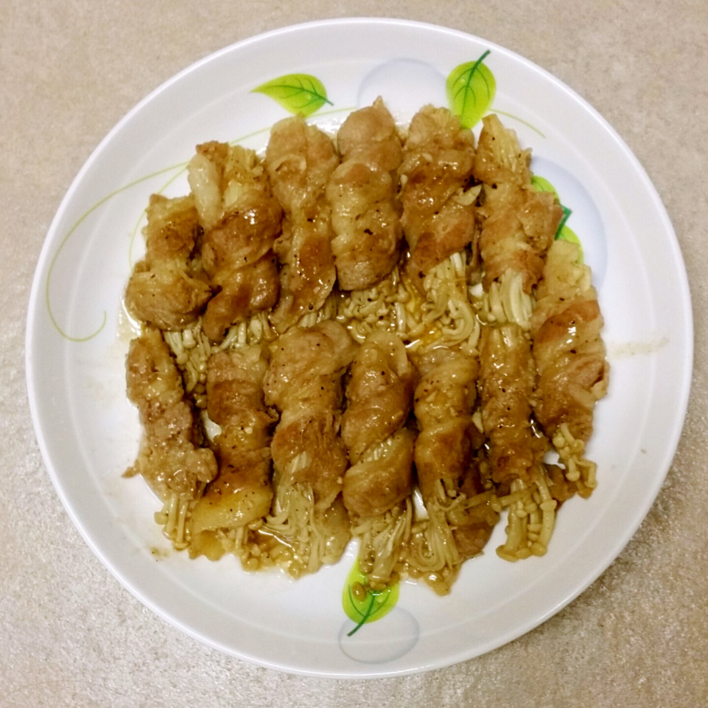 黑椒肥牛金针菇卷