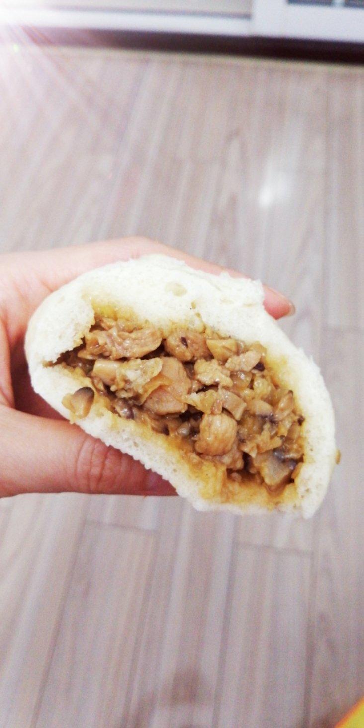 酱香鸡腿香菇包子