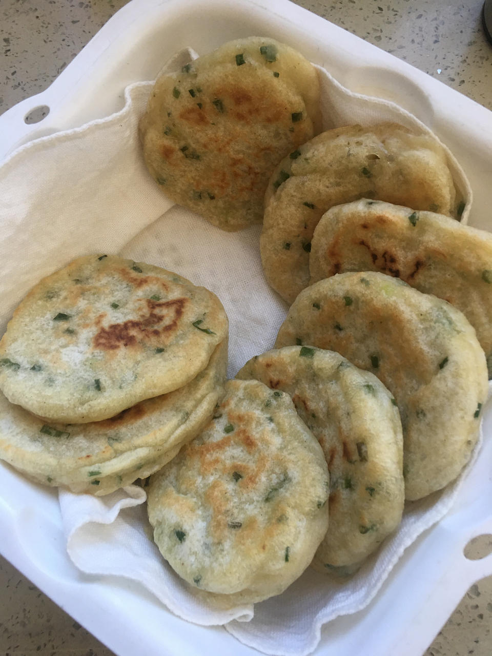 手不粘面，早上5分钟做葱花饼，又香又软