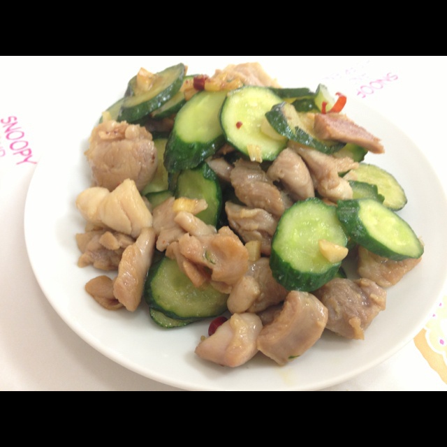 黄瓜炒肉片