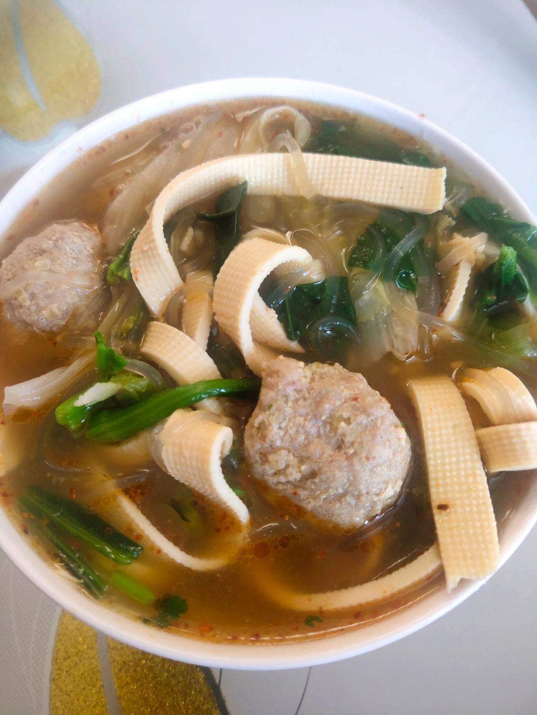 老人孩子都爱的肉丸青菜汤