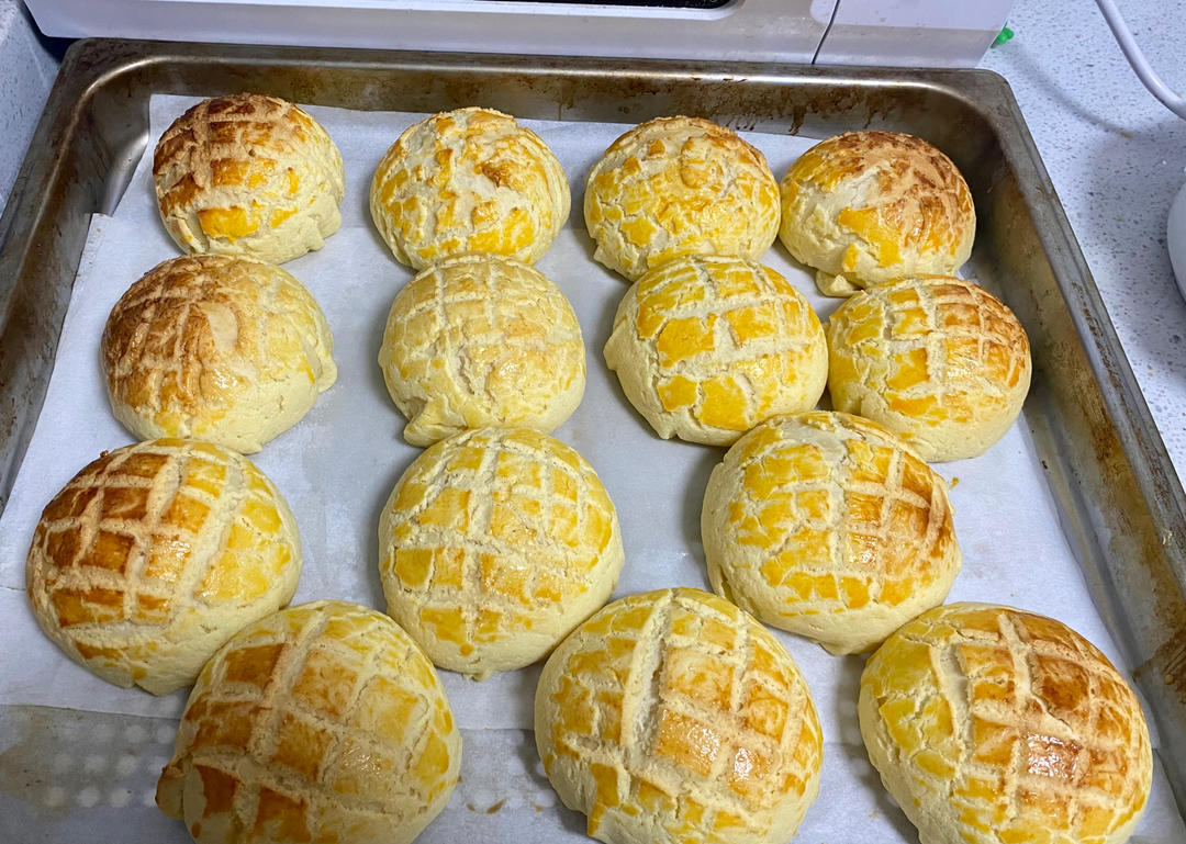 好吃到炸裂的港式菠萝包（附带制作酥皮的小视频）