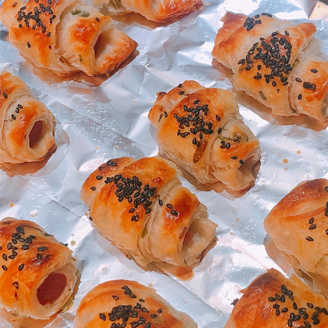 香肠酥皮卷：手抓饼皮还能这样吃，不用和面快速搞定早餐