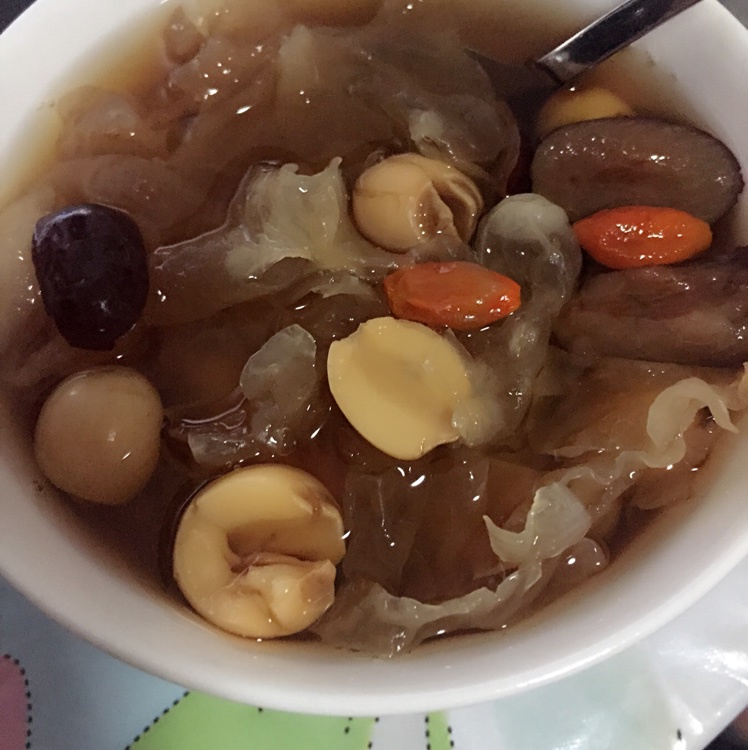 银耳百合莲子羹