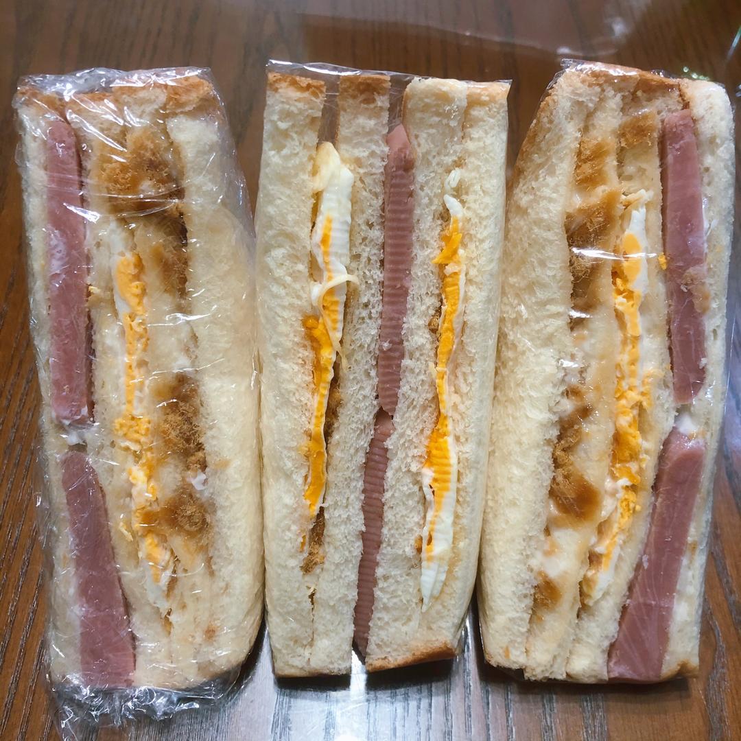 鸡蛋火腿三明治