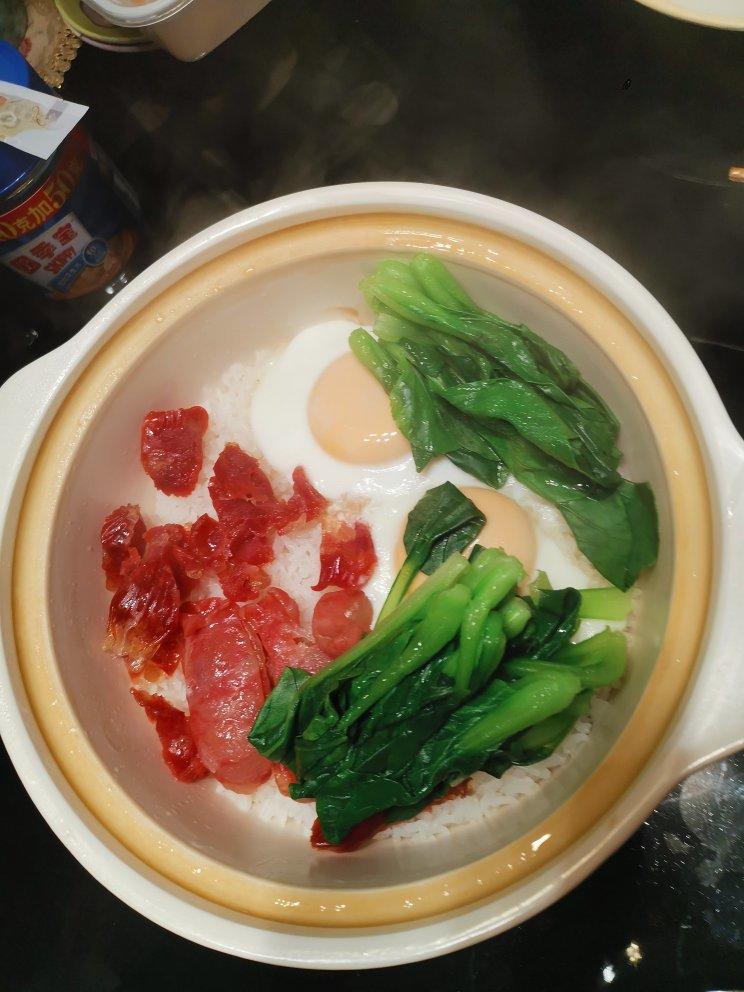 广式腊味煲仔饭