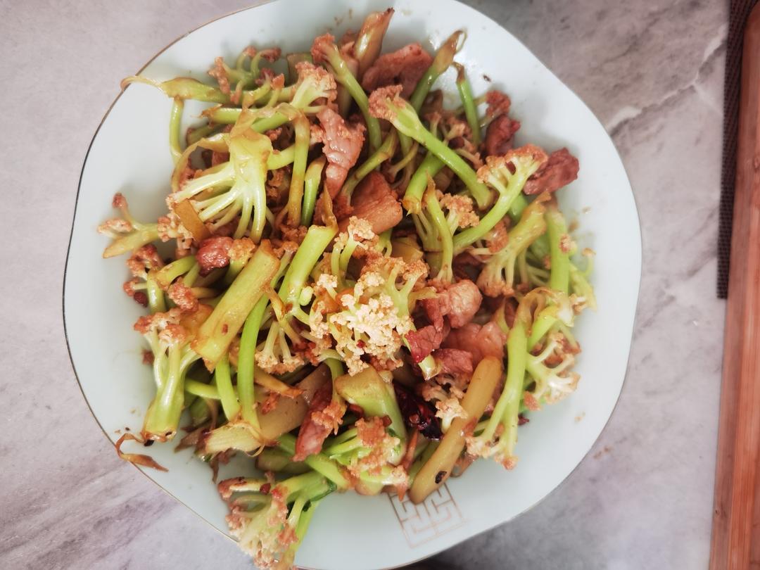 干煸菜花（花菜炒肉）