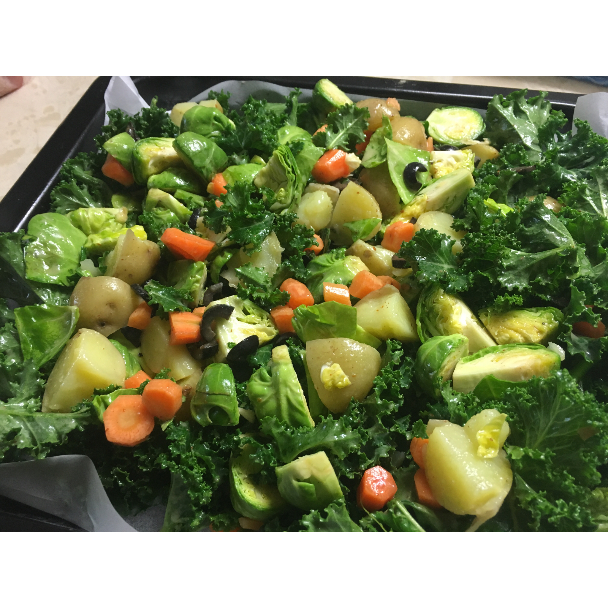 早餐烤蔬菜--孢子甘蓝、小胡萝卜、羽衣甘蓝