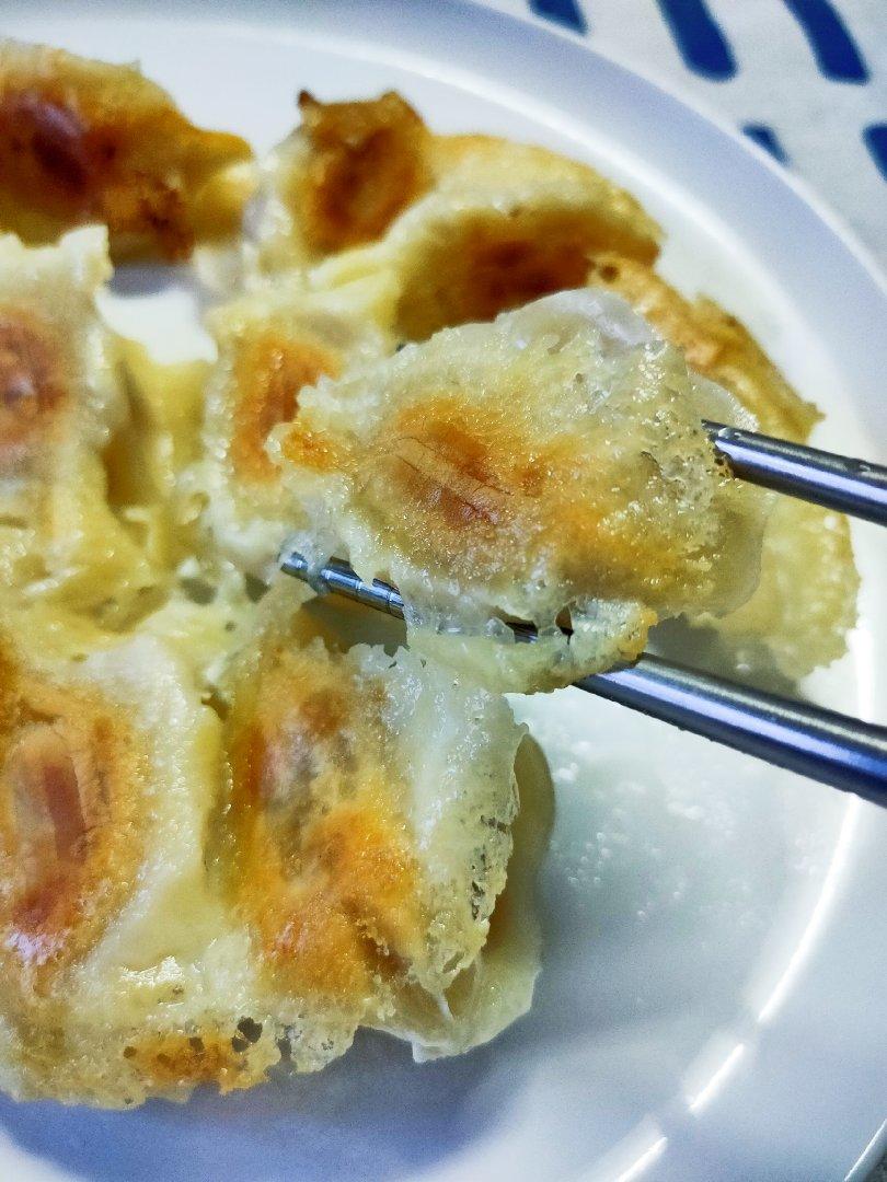 冰花煎饺 Fried Pork & Lotus Root Dumplings