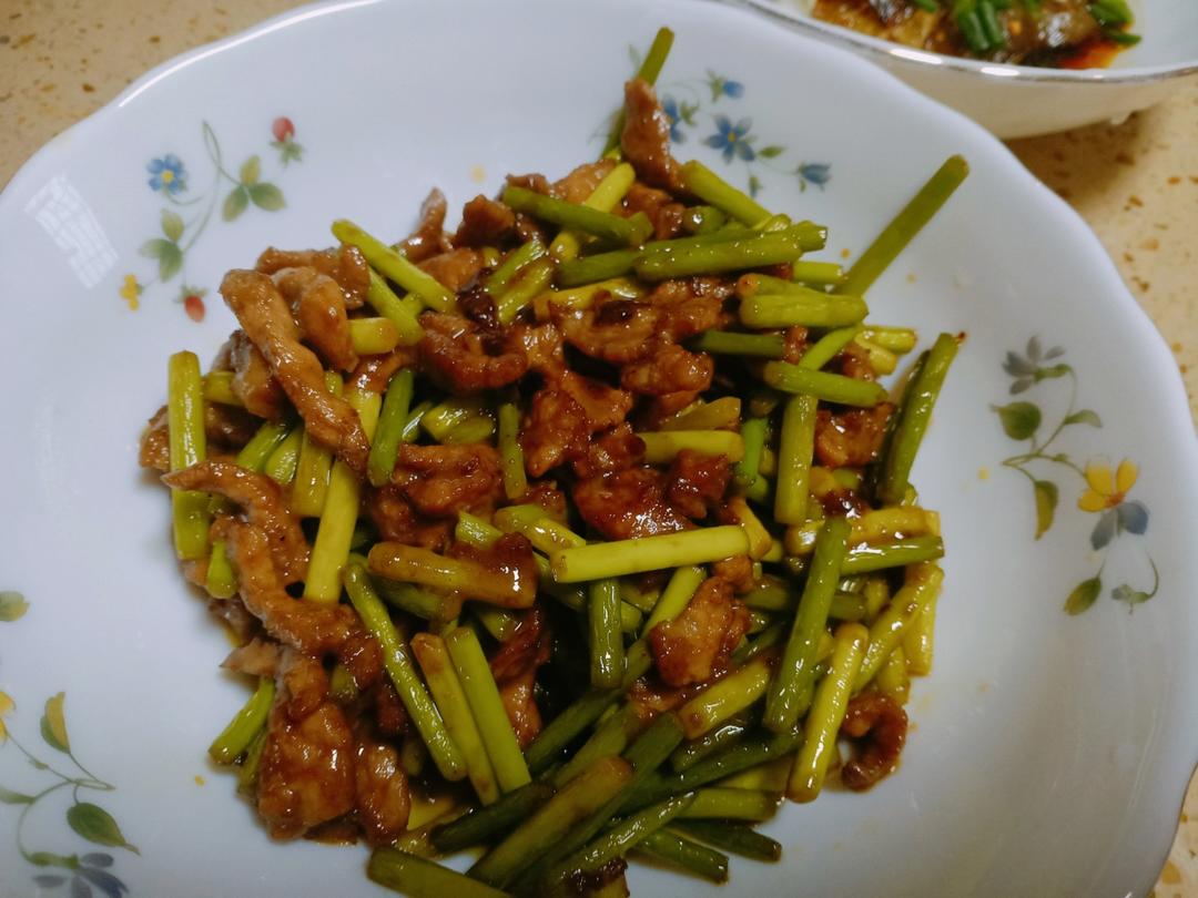 简单易做的下饭菜－蒜苔炒肉