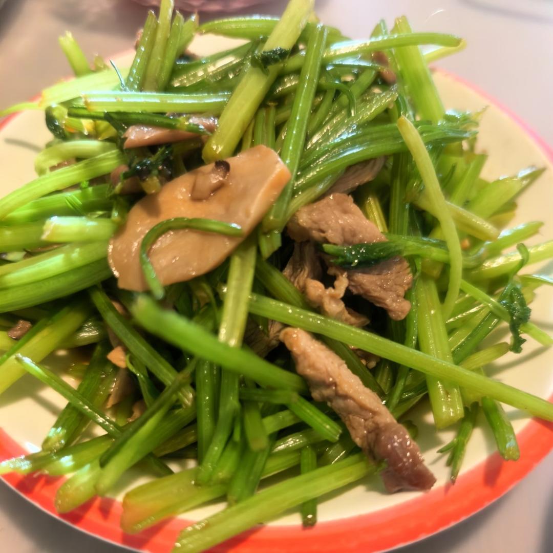 芹菜炒肉
