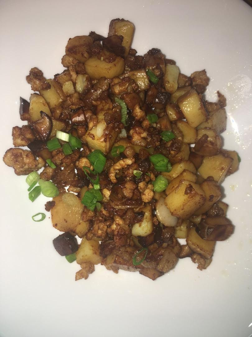 肉末土豆浇饭