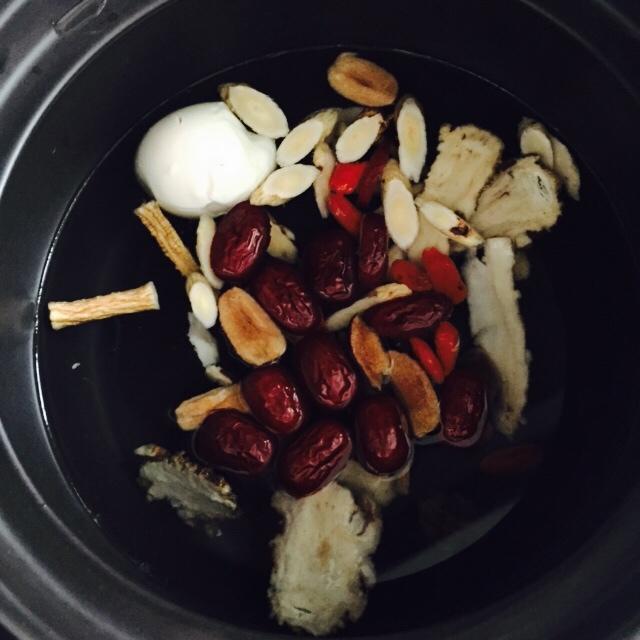当归红枣鸡蛋