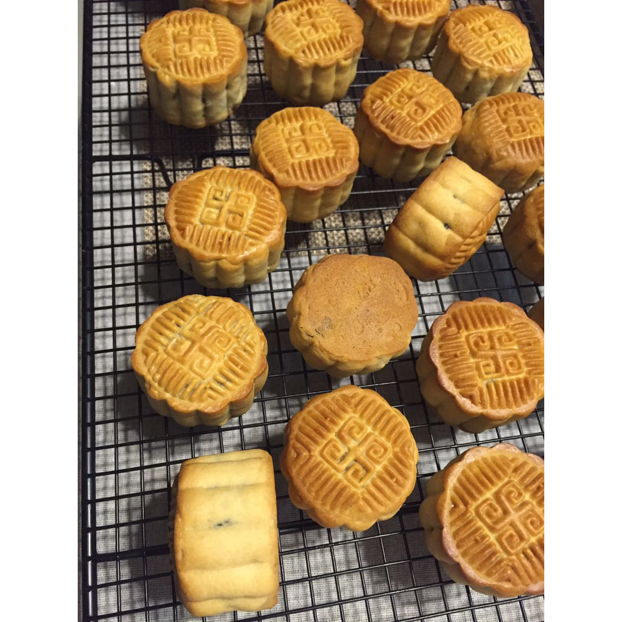 广式月饼—蛋黄莲蓉月饼