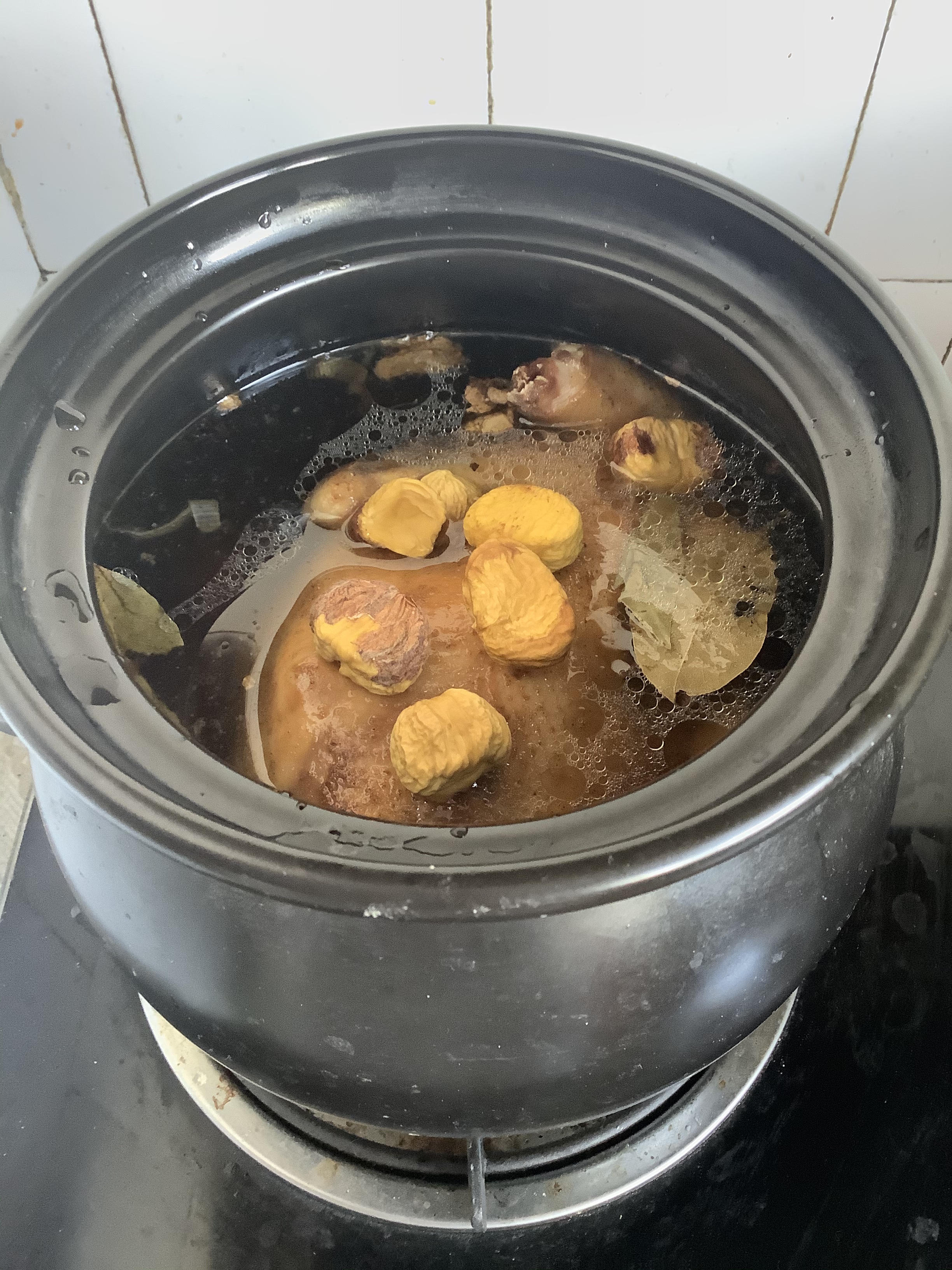 香菇栗子炖鸡的做法 步骤8