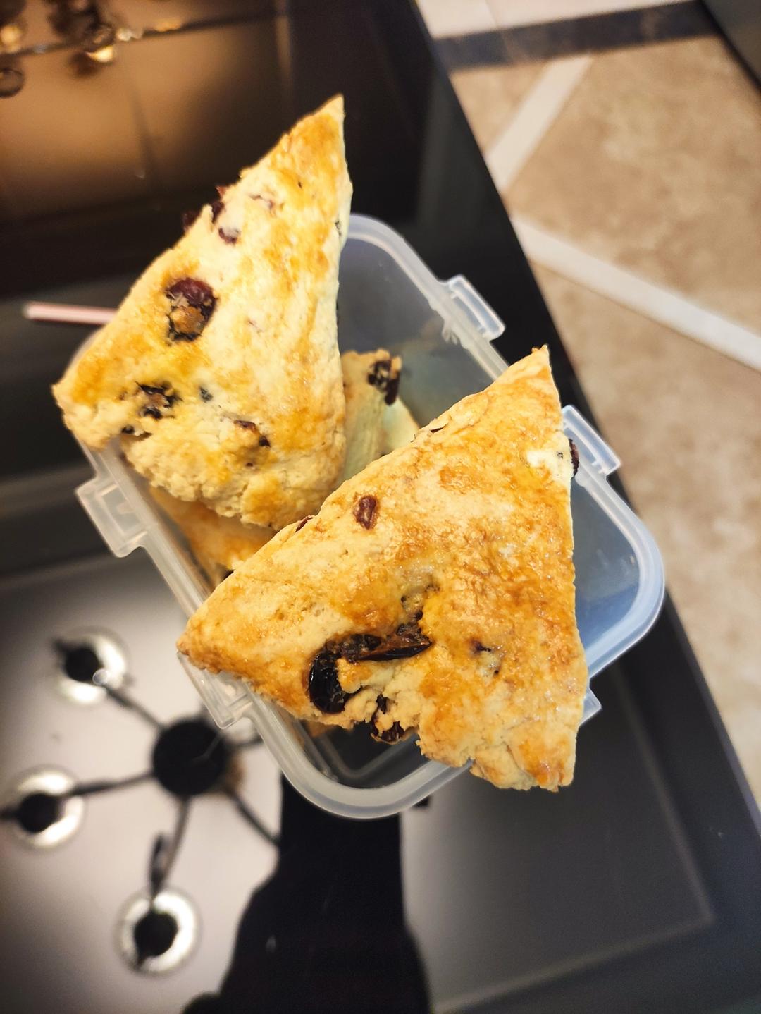 满屋飘香，口口都是满足——酥松香甜的蔓越莓蜜豆司康