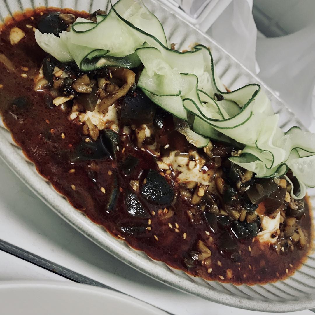 皮蛋拌豆腐