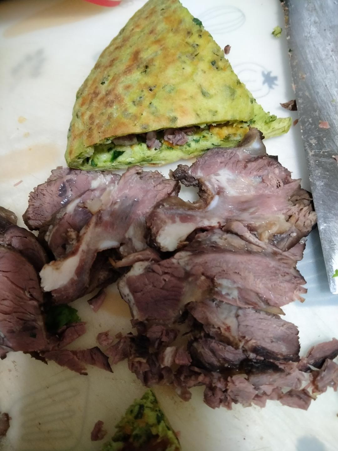 乐山小吃—粉蒸牛肉夹饼