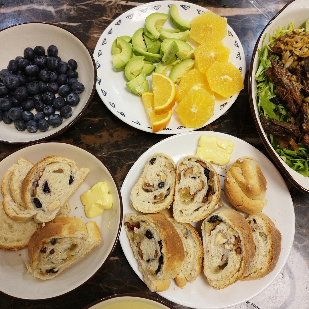 红豆/肉松麻薯软欧面包+石榴茶【曼食慢语】