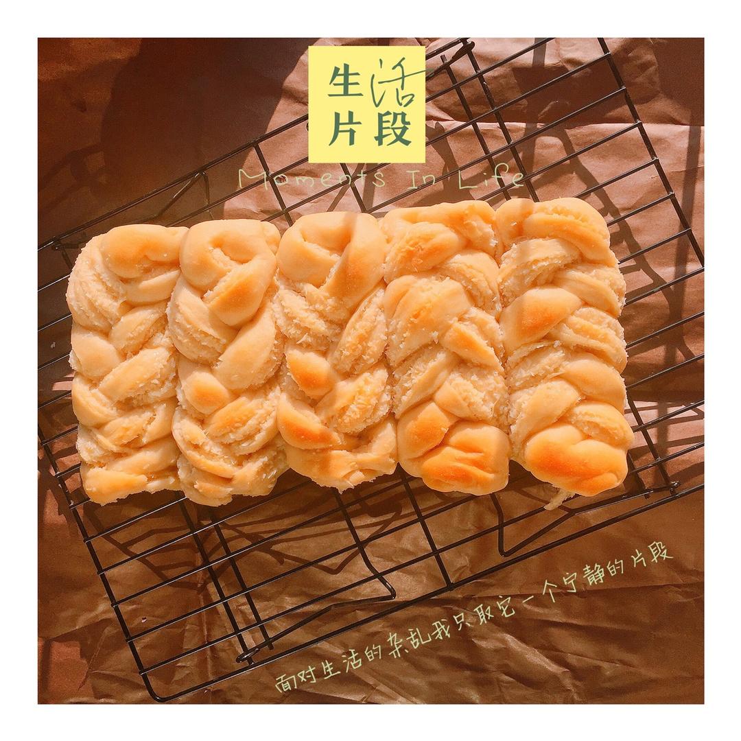 椰蓉辫子排包