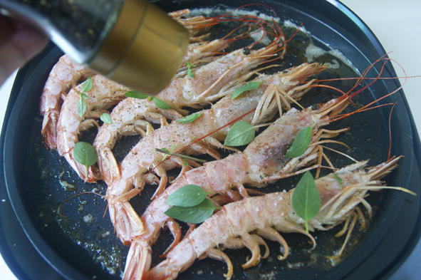 菜鸟也能胜任的宴客大菜【香煎阿根廷红虾】的做法 步骤9