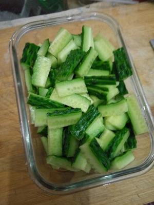 黄瓜小咸菜的做法 步骤1