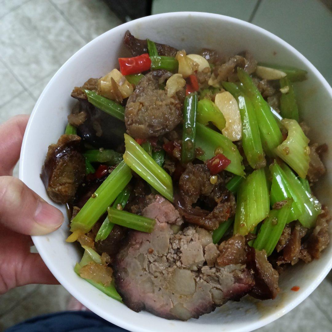 ㊙️腊味‼️腊肠炒芹菜‼️简单又好吃