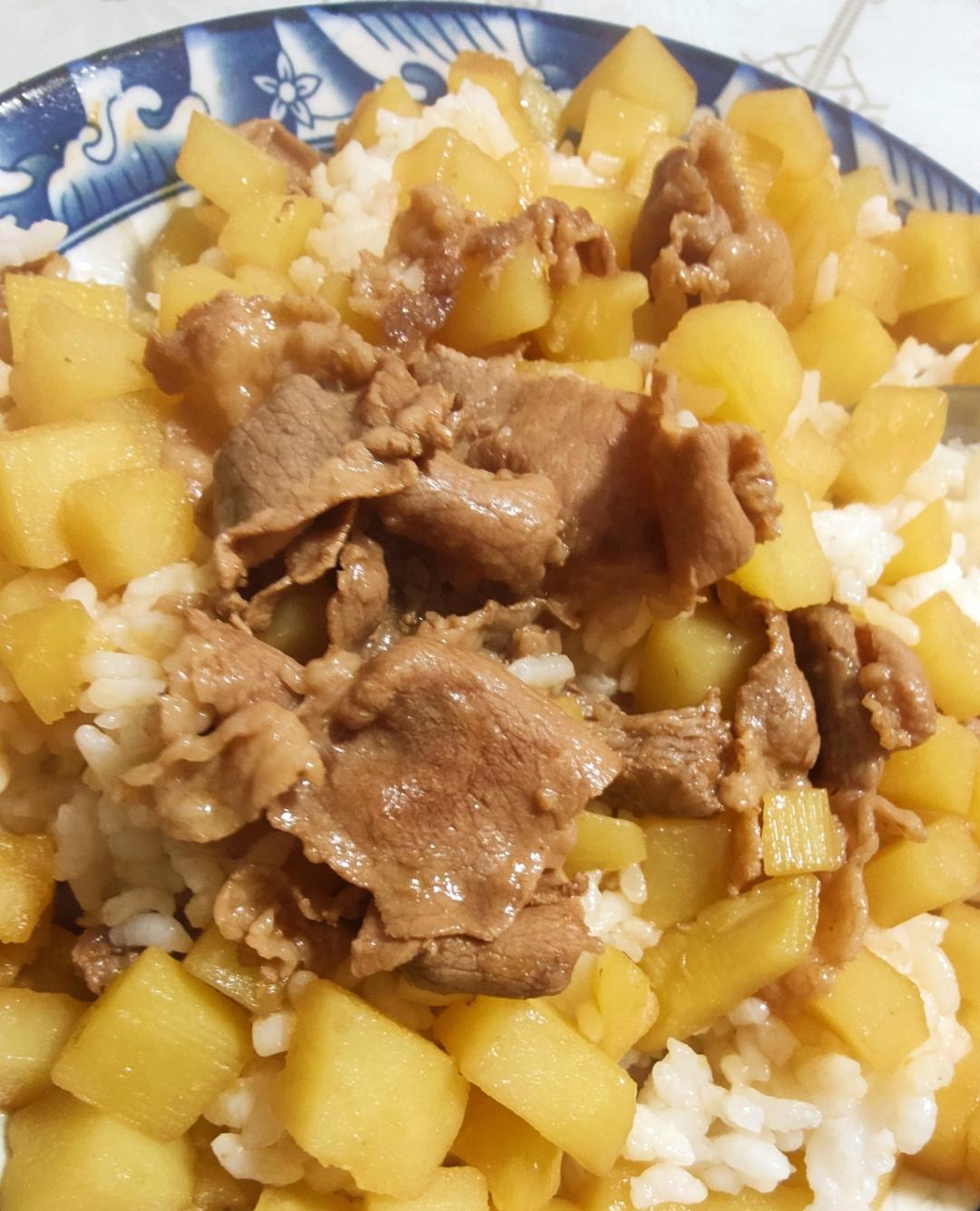 好吃到舔碗底的土豆肥牛拌饭