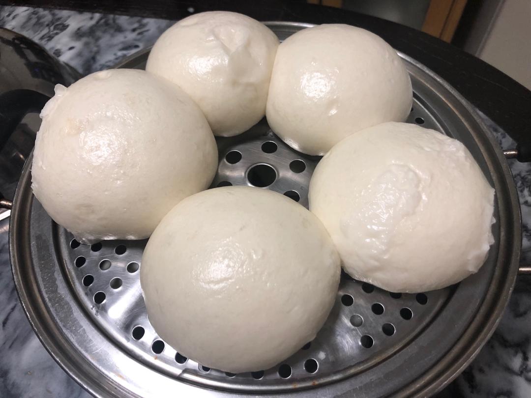 像面包般柔软的奶香馒头（最简单的揉面做法)