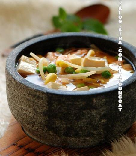 味噌虾仁豆腐锅的做法