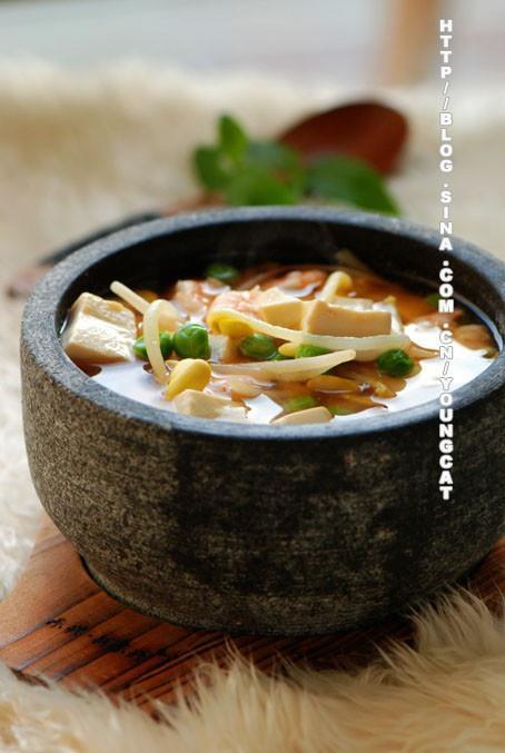 味噌虾仁豆腐锅的做法