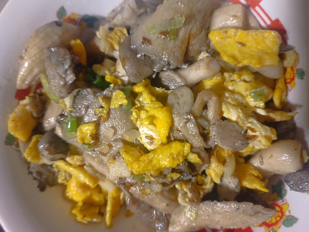 秀珍菇炒鸡蛋