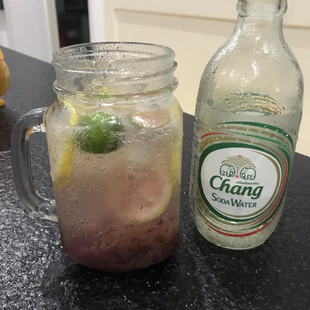 夏日特饮之粉色气泡水（苏打水）