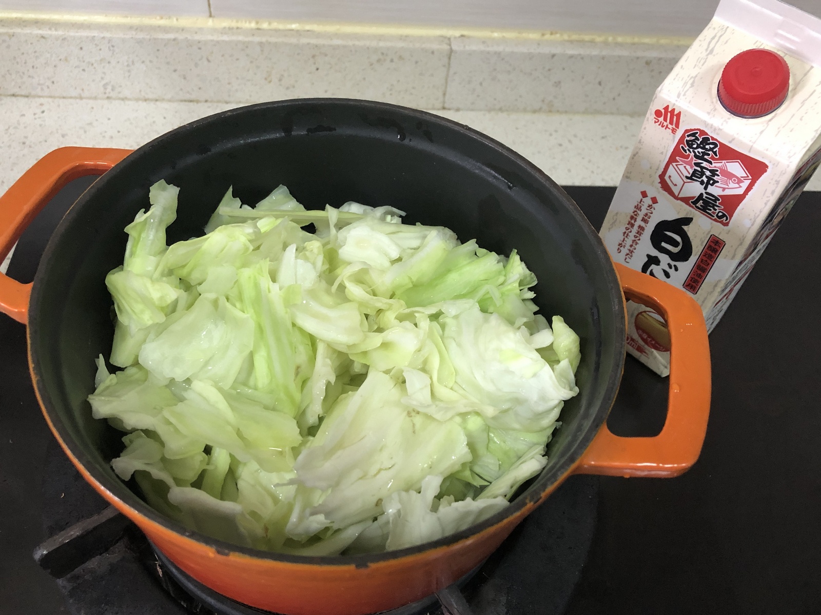 《昨日的美食》之高丽菜跟厚扬豆腐的炖煮的做法 步骤4