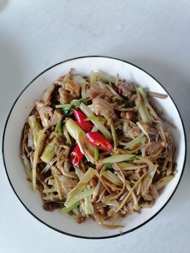 金针菇炒肉