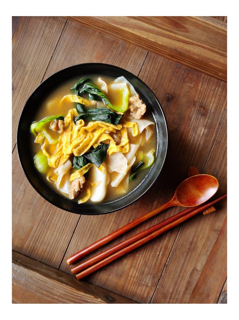 家的味道：青菜肉丝年糕汤