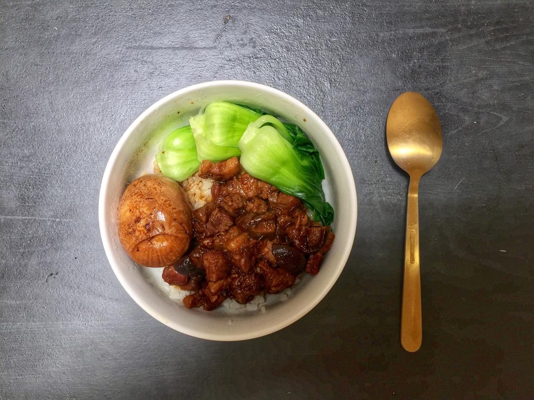 洋葱酥卤肉饭