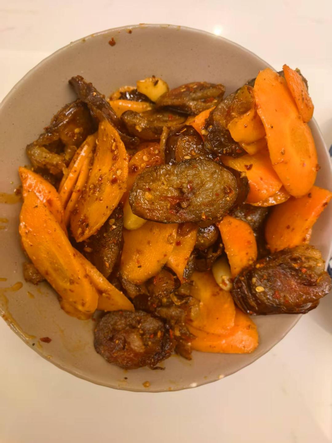 湘味腊肠吃法解密—胡萝卜炒腊肠