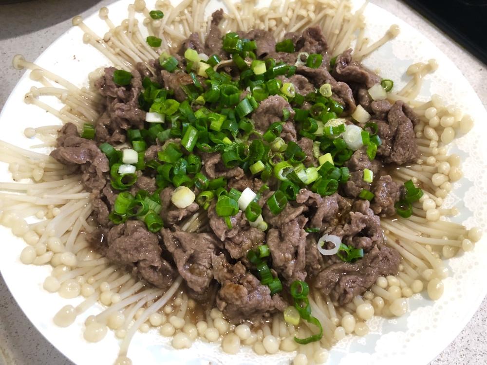 🔥🔥低脂健康‼️吃腻了油炒那我们就换蒸的🥢简单快手的金针菇蒸牛肉🥩🥩你值得拥有❣️