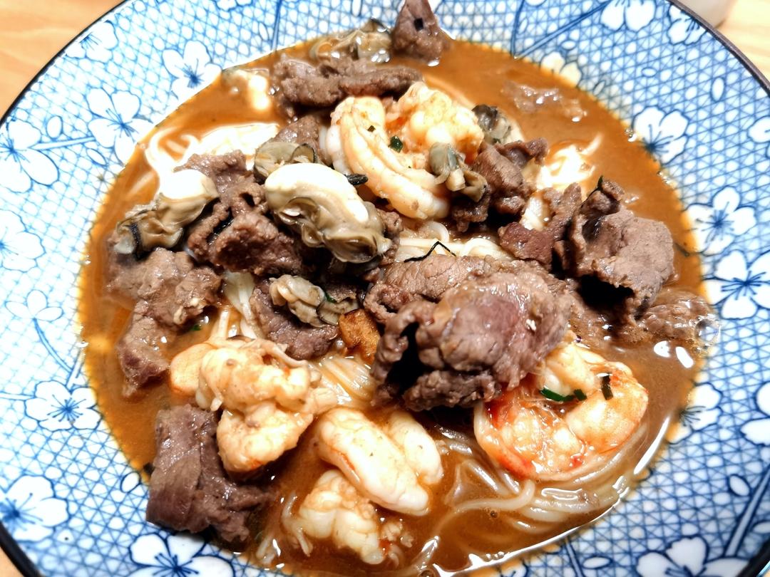 🍤 牛肉生蚝鲜虾捞面｜鲜掉眉毛