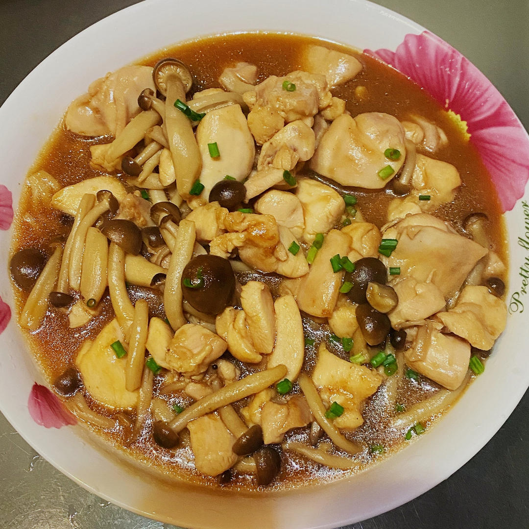 鲜嫩多汁菌菇鸡丁