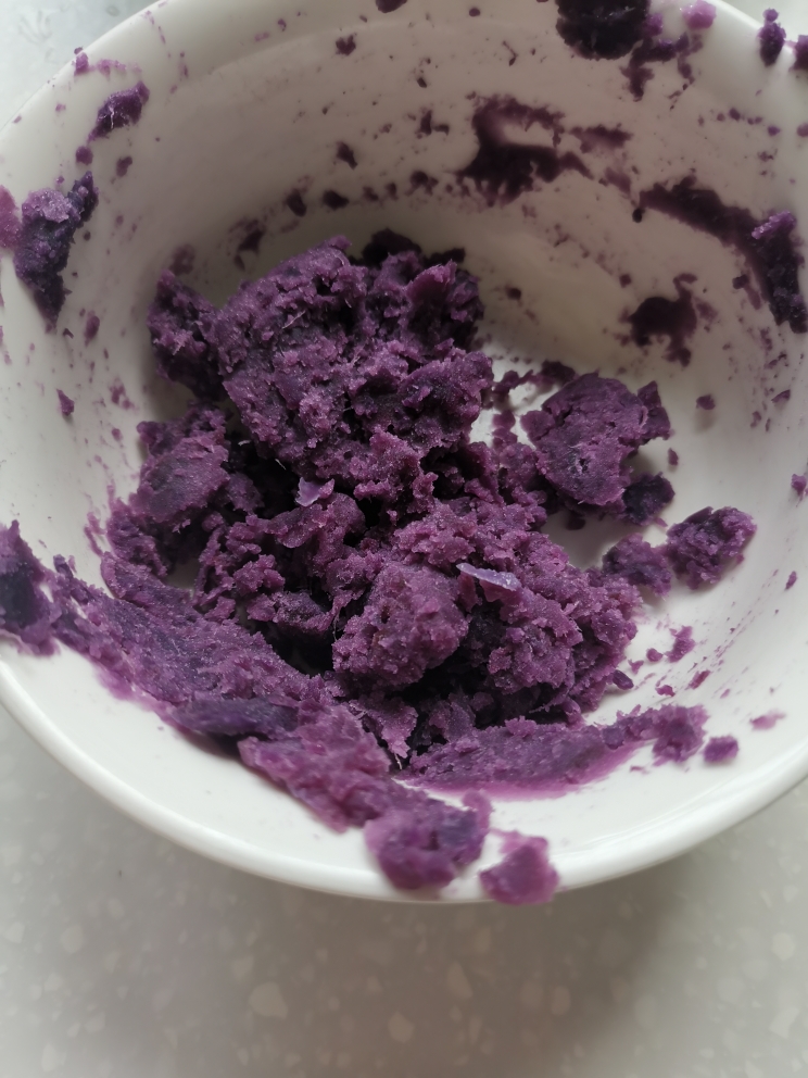 小白做紫薯甜品2（牛奶紫薯小方）的做法 步骤3