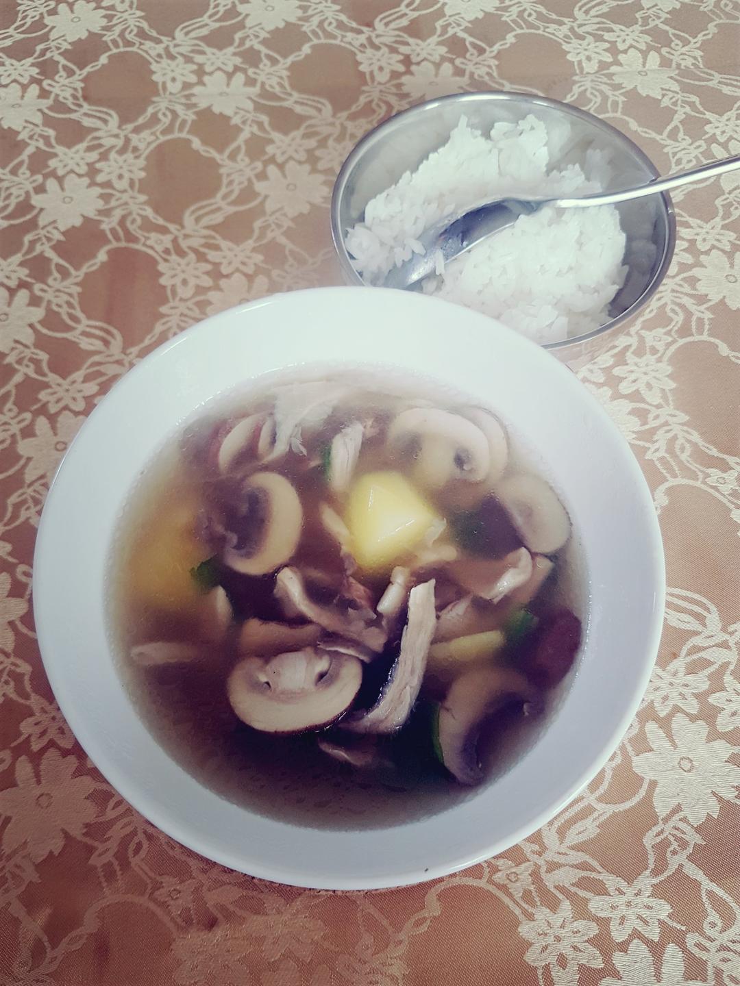 冬日暖汤——菌菇汤