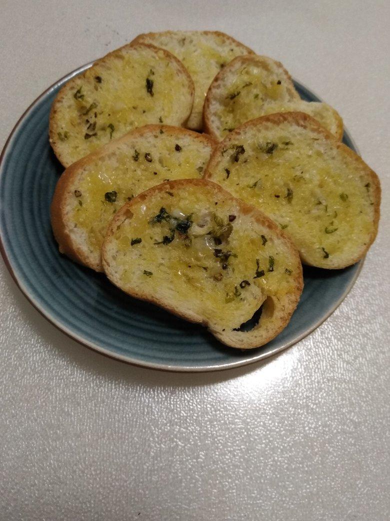 详细的法式蒜香黄油制作方法（法棍版本）