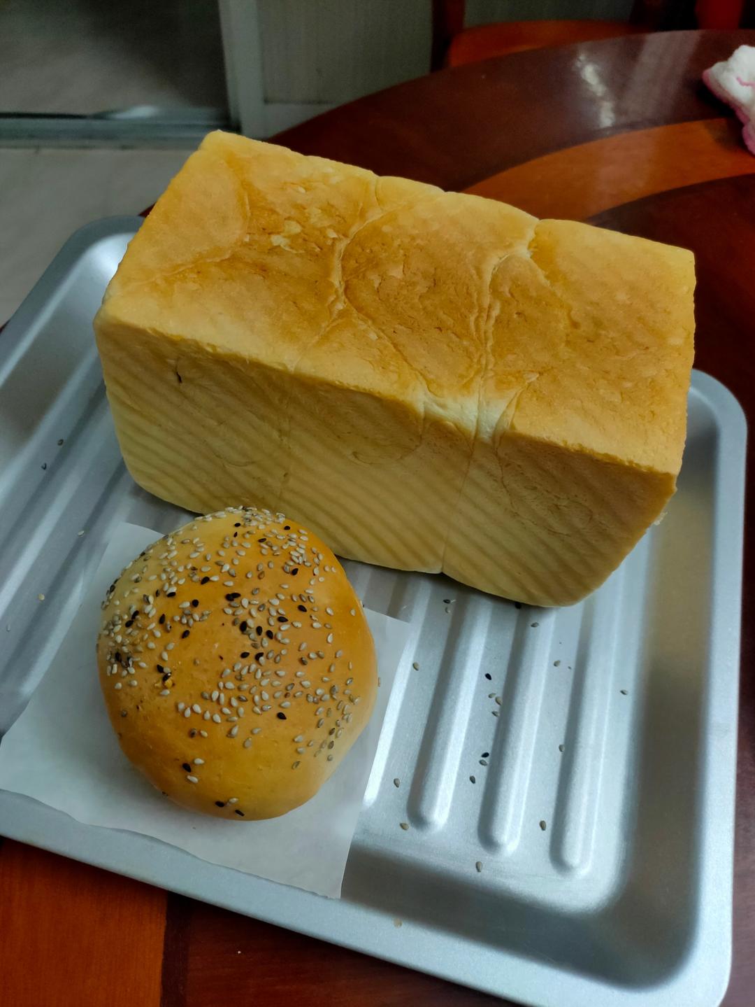 做一次就成功的牛奶吐司面包（手和面揉出手套膜）最后附全麦吐司