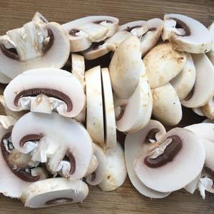 西兰花蘑菇炒餐肉的做法 步骤6